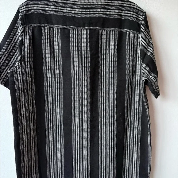 Men’s Primark Black & White textured Stripe Short-Sleeve Button-Up Shirt Sz S - Picture 3 of 6